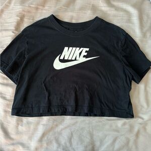 Nike women’s cropped tshirt